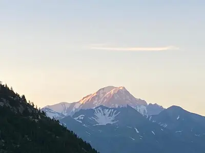 Vue générale sur la montagne ou vue sur la montagne depuis l'appartement