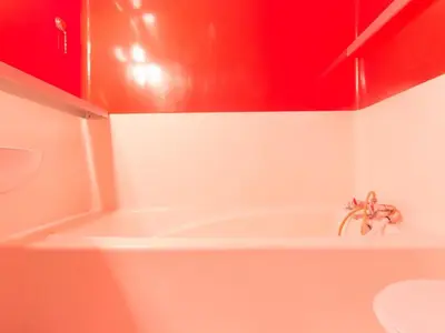 Salle de bains dans l'établissement Studio au pied des pistes avec balcon - FR-1-346-439