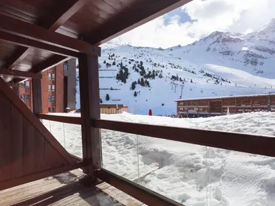 L'établissement Studio rénové ski aux pieds avec balcon - FR-1-346-396 en hiver