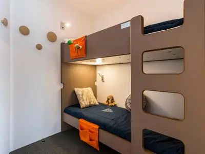 Un ou plusieurs lits dans un hébergement de l'établissement Studio rénové ski aux pieds avec balcon - FR-1-346-396