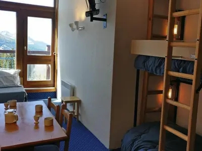 Un ou plusieurs lits dans un hébergement de l'établissement Studio 4 pers · Ski pieds · Balcon - FR-1-346-524