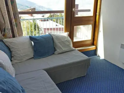 Coin salon dans l'établissement Studio 4 pers · Ski pieds · Balcon - FR-1-346-524
