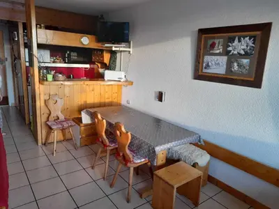 Coin salon dans l'établissement Appartement lumineux au centre avec balcon et 5 couchages - FR-1-346-523