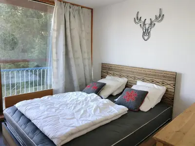 Un ou plusieurs lits dans un hébergement de l'établissement Charmant appart 2 pièces, ski aux pieds, balcon - FR-1-346-461