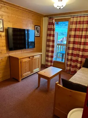 Télévision ou salle de divertissement dans l'établissement Les alpages location appartement 108