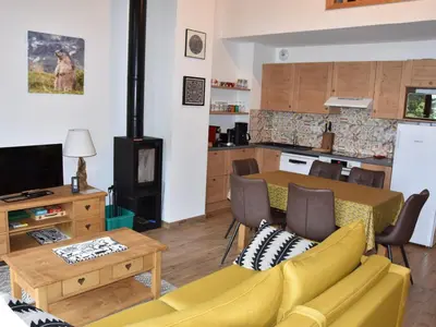Cuisine ou kitchenette dans l'établissement Duplex 4 pièces, 2 étoiles, proche du centre, max 6 pers. - FR-1-464-210