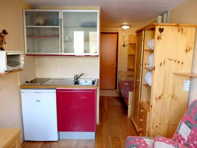 Cuisine ou kitchenette dans l'établissement Studette 2 pers, au pied des pistes, animaux admis - FR-1-502-461