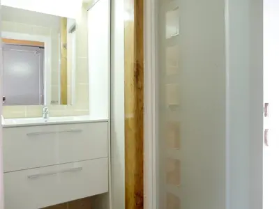 Salle de bains dans l'établissement Studio moderne confortable à Tignes, proche pistes, animaux acceptés - FR-1-502-460