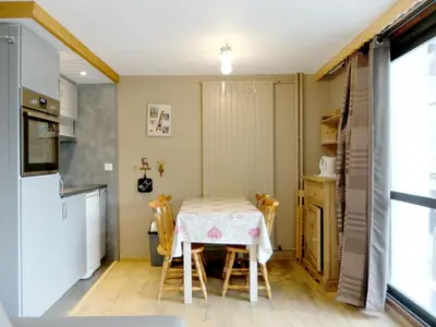 Cuisine ou kitchenette dans l'établissement Studio moderne confortable à Tignes, proche pistes, animaux acceptés - FR-1-502-460