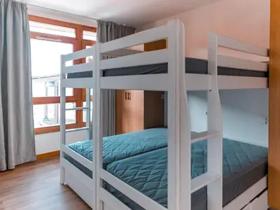 Un ou plusieurs lits dans un hébergement de l'établissement Appartement 3 pièces avec balcon, WIFI, parking et accès piscine, Les Arcs 1800 - FR-1-411-850