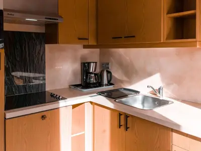 Cuisine ou kitchenette dans l'établissement Appartement 3 pièces avec balcon, WIFI, parking et accès piscine, Les Arcs 1800 - FR-1-411-850