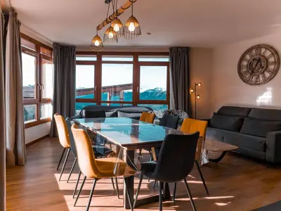 Coin salon dans l'établissement Appartement 3 pièces avec balcon, WIFI, parking et accès piscine, Les Arcs 1800 - FR-1-411-850