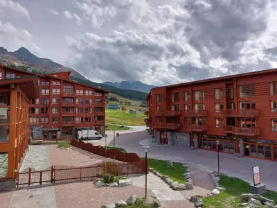 Vue générale sur la montagne ou vue sur la montagne depuis l'appartement
