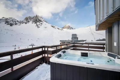 Vue générale sur la montagne ou vue sur la montagne depuis l'appartement