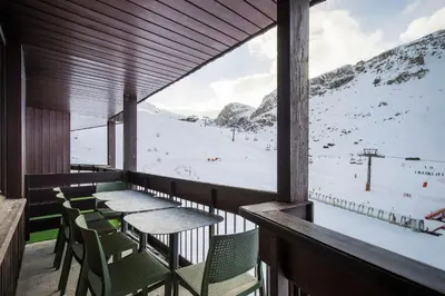 Vue générale sur la montagne ou vue sur la montagne depuis l'appartement