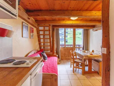 Cuisine ou kitchenette dans l'établissement Studio Rond Point des Pistes - Val Claret-18 by Interhome