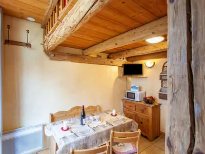 Cuisine ou kitchenette dans l'établissement Studio Rond Point des Pistes - Val Claret-18 by Interhome