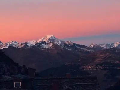 Vue générale sur la montagne ou vue sur la montagne depuis l'appartement