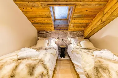 Un ou plusieurs lits dans un hébergement de l'établissement Appartement style chalet 5* vue Mont-Blanc - Arc 1950