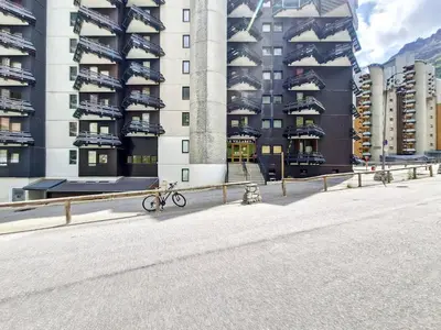 Vélo sur le terrain de l'établissement Studio 4-5 pers à Val-d'Isère, ski aux pieds - FR-1-518-102 ou dans les environs