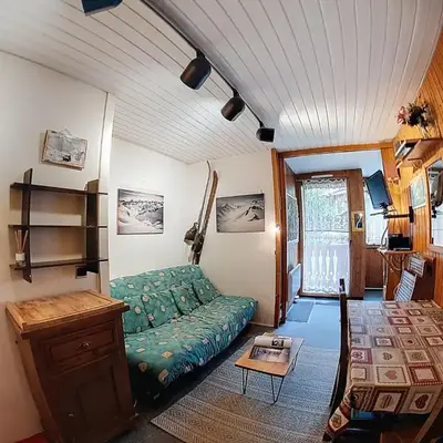 Studio basique 2 pers. au centre de Val-d'Isère - FR-1-518-125