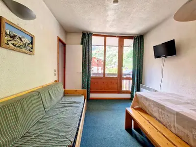 Télévision ou salle de divertissement dans l'établissement Appartement cosy, accès direct pistes, 2-4 pers - FR-1-518-135