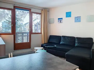 Coin salon dans l'établissement Confortable appartement à La Daille, accès direct aux pistes, 4 pers. - FR-1-518-109