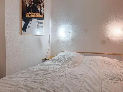 Un ou plusieurs lits dans un hébergement de l'établissement Confortable appartement à La Daille, accès direct aux pistes, 4 pers. - FR-1-518-109