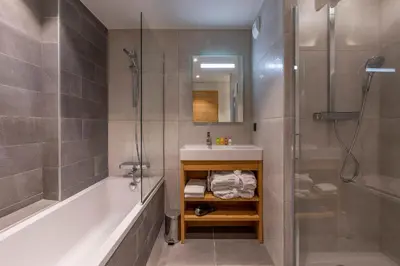 Salle de bains dans l'établissement Le Hameau des Oursons