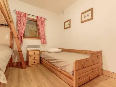 Un ou plusieurs lits dans un hébergement de l'établissement Appartement spacieux 8 pers with Parking & WIFI, proche des pistes - FR-1-352-79