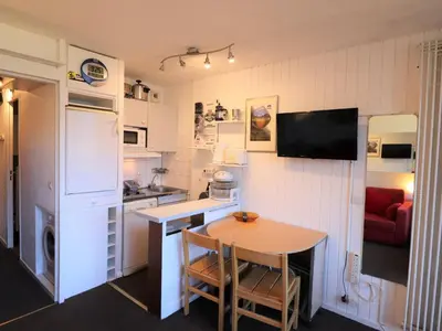 Cuisine ou kitchenette dans l'établissement Studio confortable avec balcon, animaux acceptés, proche pistes - FR-1-502-465