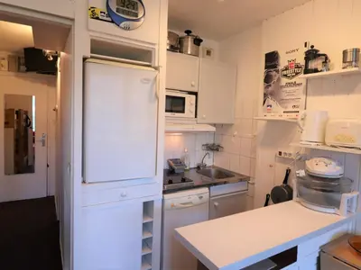 Cuisine ou kitchenette dans l'établissement Studio confortable avec balcon, animaux acceptés, proche pistes - FR-1-502-465