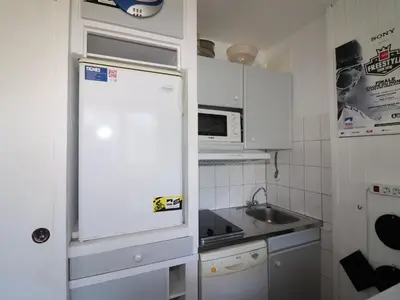 Cuisine ou kitchenette dans l'établissement Studio confortable avec balcon, animaux acceptés, proche pistes - FR-1-502-465