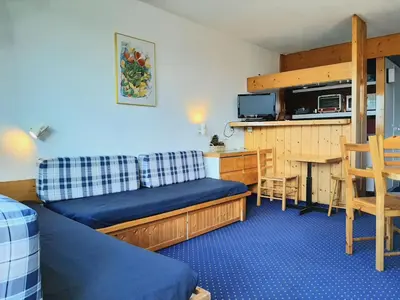 Un ou plusieurs lits dans un hébergement de l'établissement Appartement 5 pers. - Ski aux pieds avec balcon et Wifi - FR-1-346-486