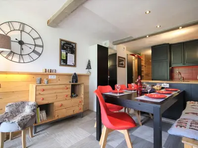 Cuisine ou kitchenette dans l'établissement Appartement rénové 3 pièces, ski aux pieds, 7 pers, balcons, 2 salles de bain - FR-1-346-527