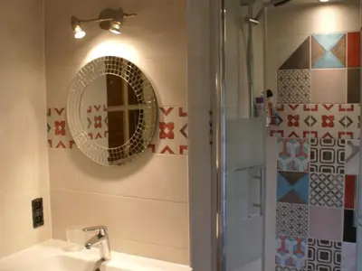 Salle de bains dans l'établissement Appartement rénové 3 pièces, ski aux pieds, 7 pers, balcons, 2 salles de bain - FR-1-346-527