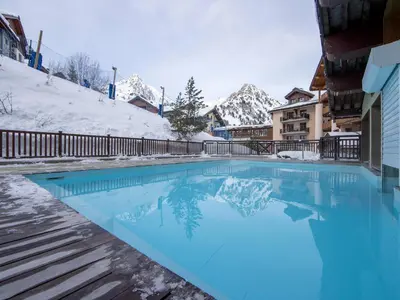 Piscine de l'établissement Appartement Arc 1950 Skis aux Pieds avec Piscines et Jacuzzi - FR-1-686-22 ou située à proximité