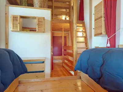 Coin salon dans l'établissement Triplex skis aux pieds à Charmettoger, 6 pers. - FR-1-346-525