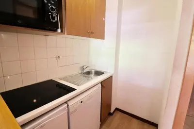 Cuisine ou kitchenette dans l'établissement Résidence Rond Point Des Pistes C - Studio·Proche des pistes·Balcon MAE-7564