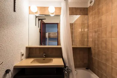 Salle de bains dans l'établissement Résidence Home Club - Studio proche des pistes et des commerces MAE-9304