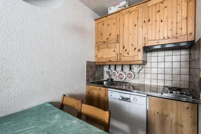 Cuisine ou kitchenette dans l'établissement Résidence Home Club - Studio proche des pistes et des commerces MAE-9304
