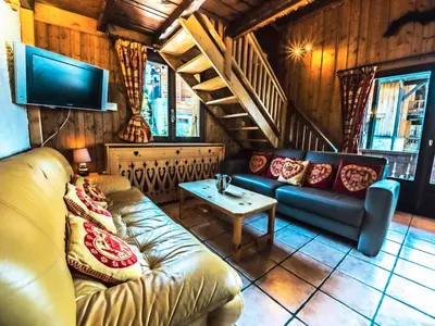 Coin salon dans l'établissement Chalet Neve - BEAU DUPLEX SOUS LES TOITS AVEC CHEMINEE MAE-2354