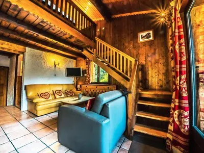 Coin salon dans l'établissement Chalet Neve - BEAU DUPLEX SOUS LES TOITS AVEC CHEMINEE MAE-2354