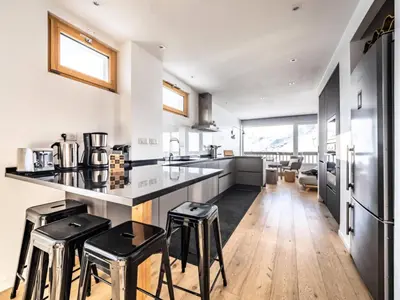 Cuisine ou kitchenette dans l'établissement Résidence Bec Rouge - Appartement rénové ·Skis aux pieds·Balcon MAE-2364