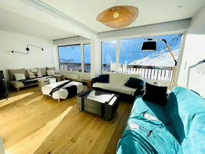 Coin salon dans l'établissement Résidence Bec Rouge - Appartement rénové ·Skis aux pieds·Balcon MAE-2364
