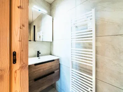Salle de bains dans l'établissement Résidence Myrtilles - Appartement rénové·Proche des pistes·WIFI MAE-2434