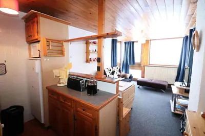 Cuisine ou kitchenette dans l'établissement Résidence Roches Rouges A - Appartement calme et près des pistes. MAE-2474