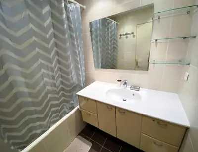 Salle de bains dans l'établissement Résidence Bec Rouge - Appartement lumineux·Accès direct pistes·Balcon MAE-2484