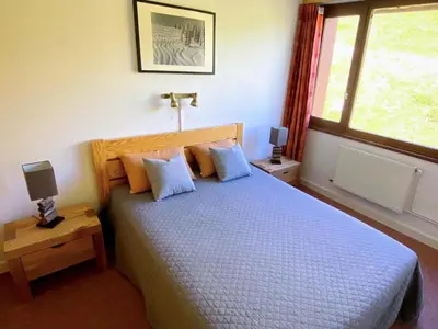 Un ou plusieurs lits dans un hébergement de l'établissement Résidence Bec Rouge - Appartement lumineux·Accès direct pistes·Balcon MAE-2484