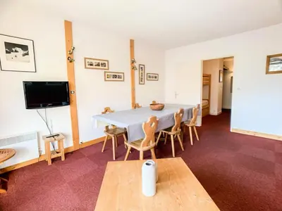 Télévision ou salle de divertissement dans l'établissement Résidence Bec Rouge - Appartement lumineux·Accès direct pistes·Balcon MAE-2484